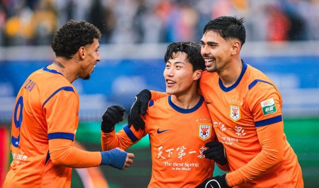 开云-掌声喝彩的泰山背后，落寞中超学霸：又该何去何从？