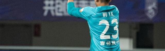 开云在线直播-吴亚轲两送空门被换下 亚泰球迷：这集我去年看过