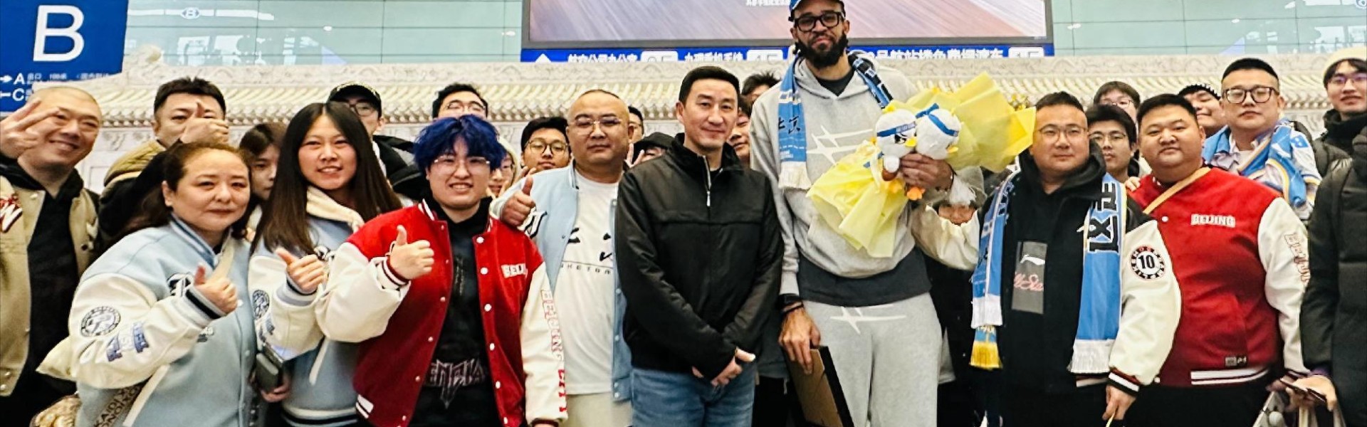 开云体育-周琦新帮手！2米13中锋签约北京，上海外援不敢嚣张，杜锋心凉了