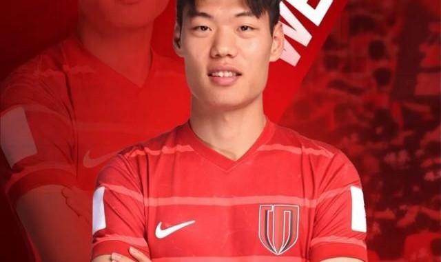 开云APP-【官方】贺一然正式加盟成都蓉城 17岁亮相中超赛场